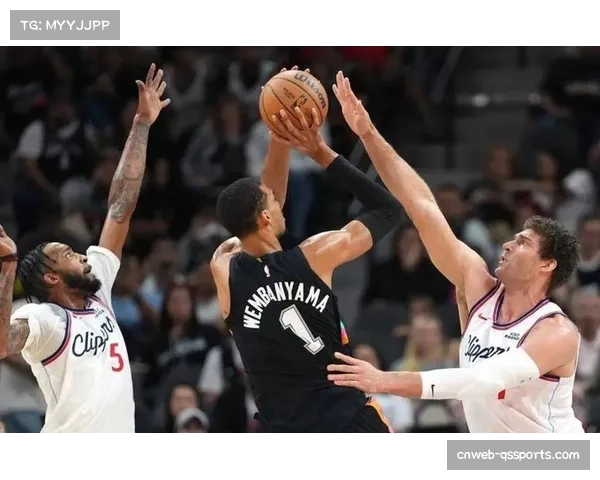 快船99-118不敌马刺,文班亚马伦纳德锋线对决 快船99-118不敌马刺,文班亚马伦纳德锋线对决